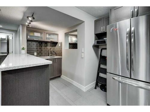 32 Chaparral Valley Terrace Se, Calgary, AB - Indoor Photo Showing Kitchen