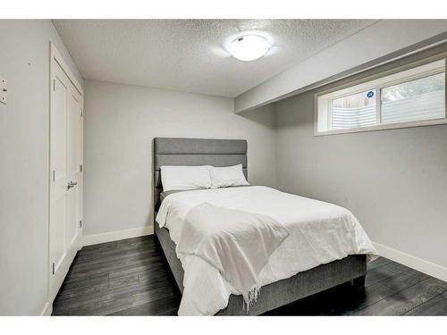 32 Chaparral Valley Terrace Se, Calgary, AB - Indoor Photo Showing Bedroom