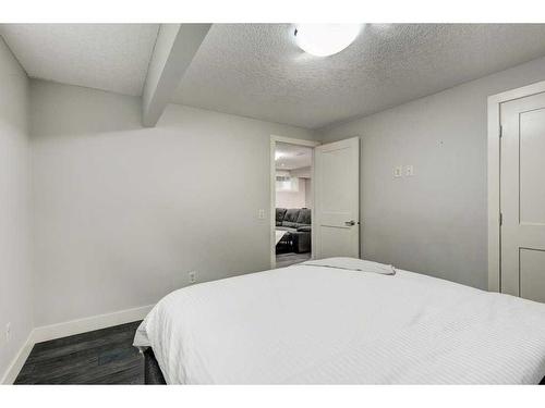 32 Chaparral Valley Terrace Se, Calgary, AB - Indoor Photo Showing Bedroom