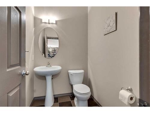 943 Bayside Drive Sw, Airdrie, AB - Indoor Photo Showing Bathroom