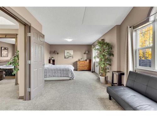 943 Bayside Drive Sw, Airdrie, AB - Indoor Photo Showing Bedroom