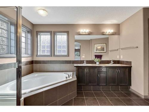 943 Bayside Drive Sw, Airdrie, AB - Indoor Photo Showing Bathroom