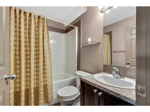 943 Bayside Drive Sw, Airdrie, AB - Indoor Photo Showing Bathroom