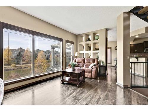 943 Bayside Drive Sw, Airdrie, AB - Indoor Photo Showing Living Room