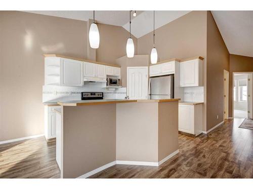 126 Mt Douglas Villas Se, Calgary, AB - Indoor Photo Showing Kitchen