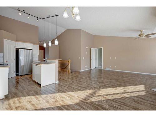 126 Mt Douglas Villas Se, Calgary, AB - Indoor Photo Showing Kitchen