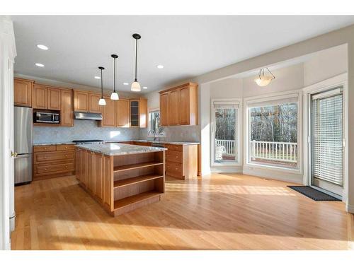 11 Evercreek Bluffs Road Sw, Calgary, AB - Indoor Photo Showing Kitchen