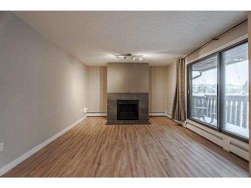 403-618 2 Avenue Nw, Calgary, AB - Indoor Photo Showing Living Room With Fireplace