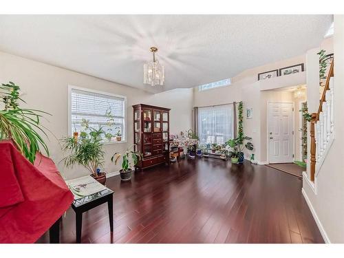 38 Somercrest Circle Sw, Calgary, AB - Indoor Photo Showing Living Room