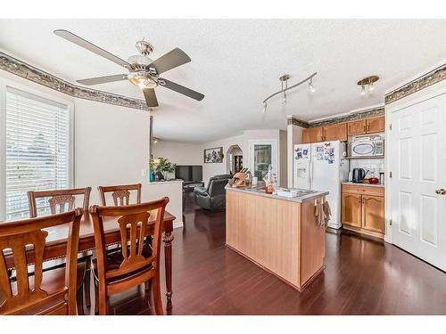 38 Somercrest Circle Sw, Calgary, AB - Indoor Photo Showing Dining Room