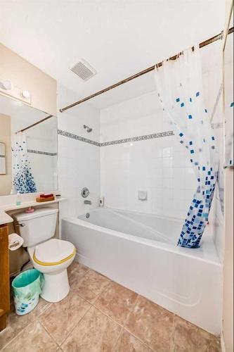 38 Somercrest Circle Sw, Calgary, AB - Indoor Photo Showing Bathroom