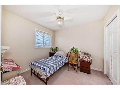 38 Somercrest Circle Sw, Calgary, AB - Indoor Photo Showing Bedroom