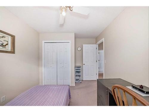 38 Somercrest Circle Sw, Calgary, AB - Indoor Photo Showing Other Room