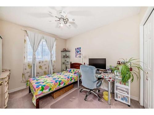 38 Somercrest Circle Sw, Calgary, AB - Indoor Photo Showing Bedroom