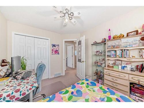 38 Somercrest Circle Sw, Calgary, AB - Indoor Photo Showing Bedroom