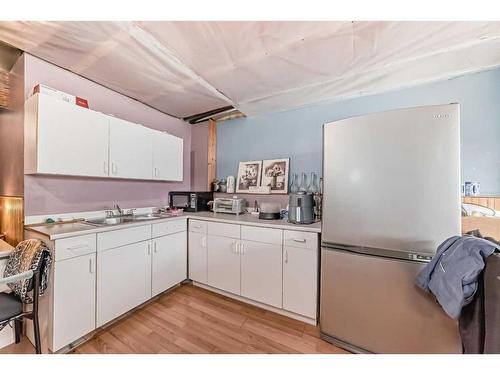 38 Somercrest Circle Sw, Calgary, AB - Indoor Photo Showing Kitchen