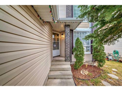 38 Somercrest Circle Sw, Calgary, AB - Outdoor