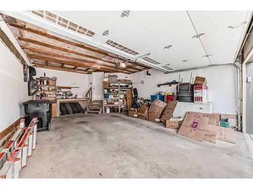 38 Somercrest Circle Sw, Calgary, AB - Indoor Photo Showing Garage