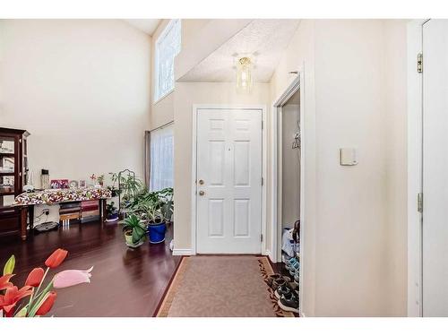 38 Somercrest Circle Sw, Calgary, AB - Indoor Photo Showing Other Room