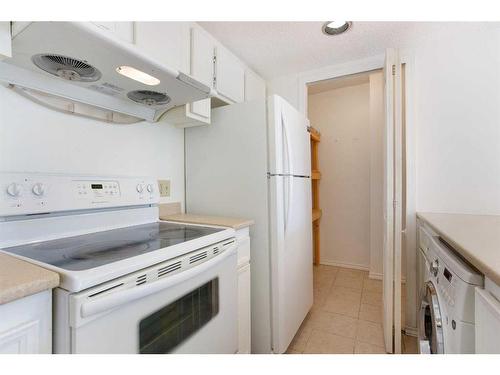 1401-738 3 Avenue Sw, Calgary, AB - Indoor Photo Showing Laundry Room