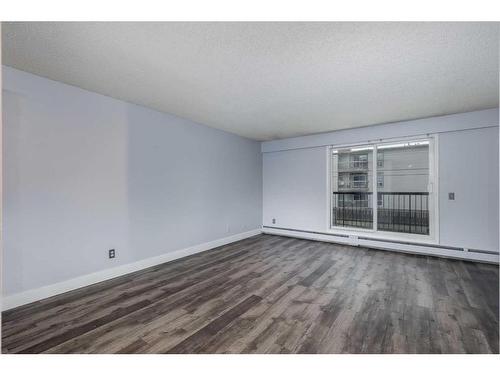 206-234 5 Avenue Ne, Calgary, AB - Indoor Photo Showing Other Room