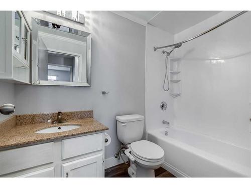 206-234 5 Avenue Ne, Calgary, AB - Indoor Photo Showing Bathroom