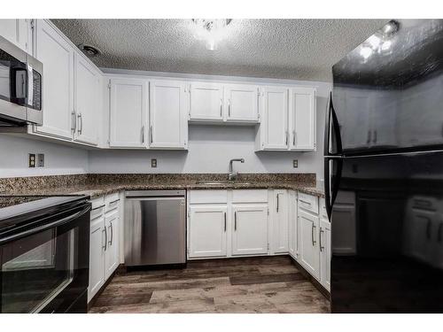 206-234 5 Avenue Ne, Calgary, AB - Indoor Photo Showing Kitchen