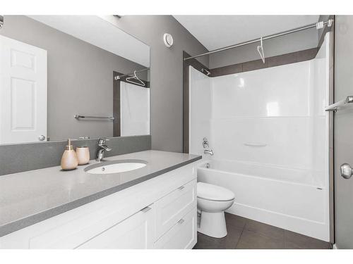 29 Amery Crescent, Crossfield, AB - Indoor Photo Showing Bathroom