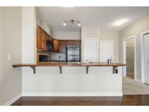 301-22 Panatella Road Nw, Calgary, AB - Indoor Photo Showing Kitchen