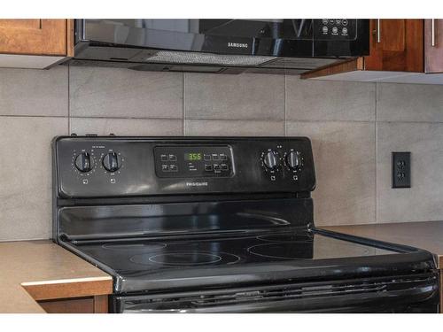 301-22 Panatella Road Nw, Calgary, AB - Indoor Photo Showing Kitchen