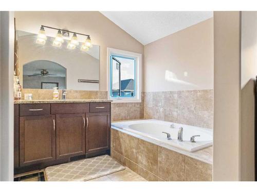 31 Skyview Shores Gardens Ne, Calgary, AB - Indoor Photo Showing Bathroom