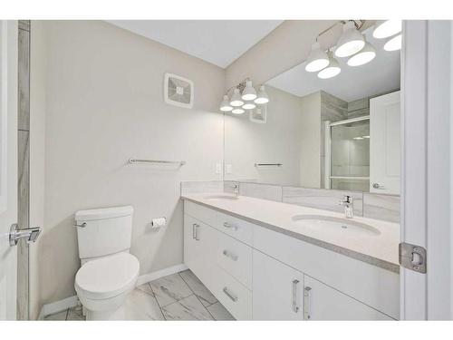 335 Magnolia Drive Se, Calgary, AB - Indoor Photo Showing Bathroom