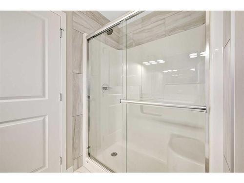 335 Magnolia Drive Se, Calgary, AB - Indoor Photo Showing Bathroom