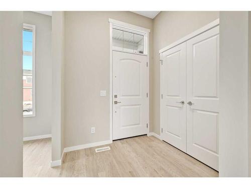 335 Magnolia Drive Se, Calgary, AB - Indoor Photo Showing Other Room