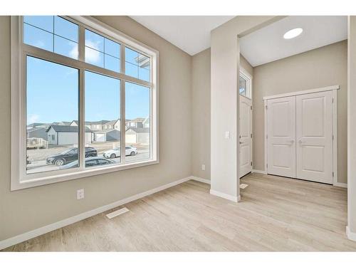 335 Magnolia Drive Se, Calgary, AB - Indoor Photo Showing Other Room