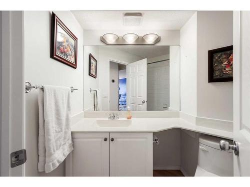 2210-11 Chaparral Ridge Drive Se, Calgary, AB - Indoor Photo Showing Bathroom