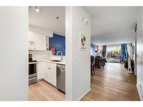 2210-11 Chaparral Ridge Drive Se, Calgary, AB - Indoor Photo Showing Kitchen