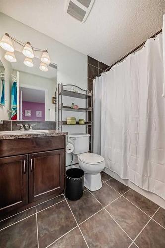 91 Auburn Bay Boulevard Se, Calgary, AB - Indoor Photo Showing Bathroom