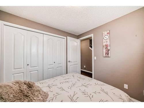 91 Auburn Bay Boulevard Se, Calgary, AB - Indoor Photo Showing Bedroom