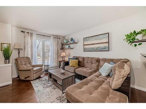 91 Auburn Bay Boulevard Se, Calgary, AB - Indoor Photo Showing Living Room