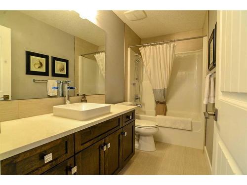 117 Aspenmere Bay, Chestermere, AB - Indoor Photo Showing Bathroom