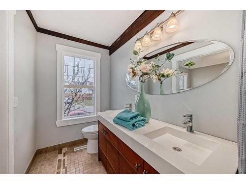 113 Copperfield Mews Se, Calgary, AB - Indoor Photo Showing Bathroom