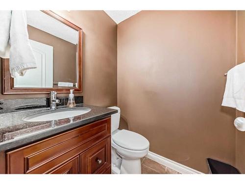 579 Point Mckay Grove Nw, Calgary, AB - Indoor Photo Showing Bathroom