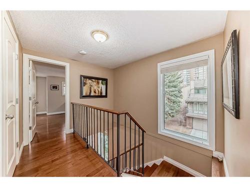 579 Point Mckay Grove Nw, Calgary, AB - Indoor Photo Showing Other Room