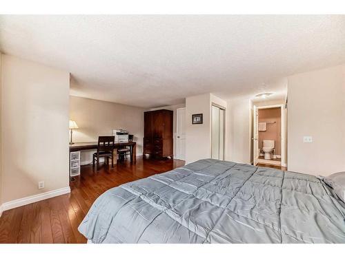 579 Point Mckay Grove Nw, Calgary, AB - Indoor Photo Showing Bedroom