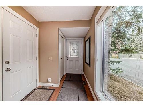 579 Point Mckay Grove Nw, Calgary, AB - Indoor Photo Showing Other Room