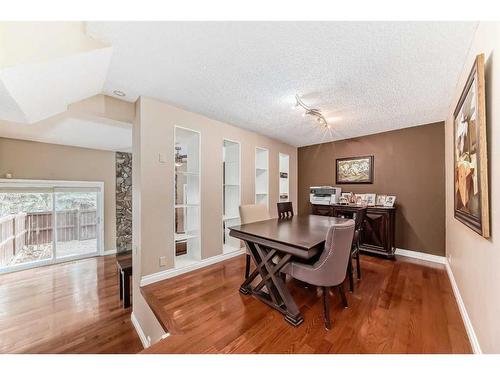 579 Point Mckay Grove Nw, Calgary, AB - Indoor Photo Showing Dining Room