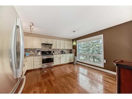 579 Point Mckay Grove Nw, Calgary, AB - Indoor Photo Showing Kitchen