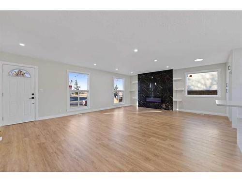 208 Whitehorn Crescent Ne, Calgary, AB - Indoor Photo Showing Living Room