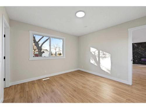 208 Whitehorn Crescent Ne, Calgary, AB - Indoor Photo Showing Other Room